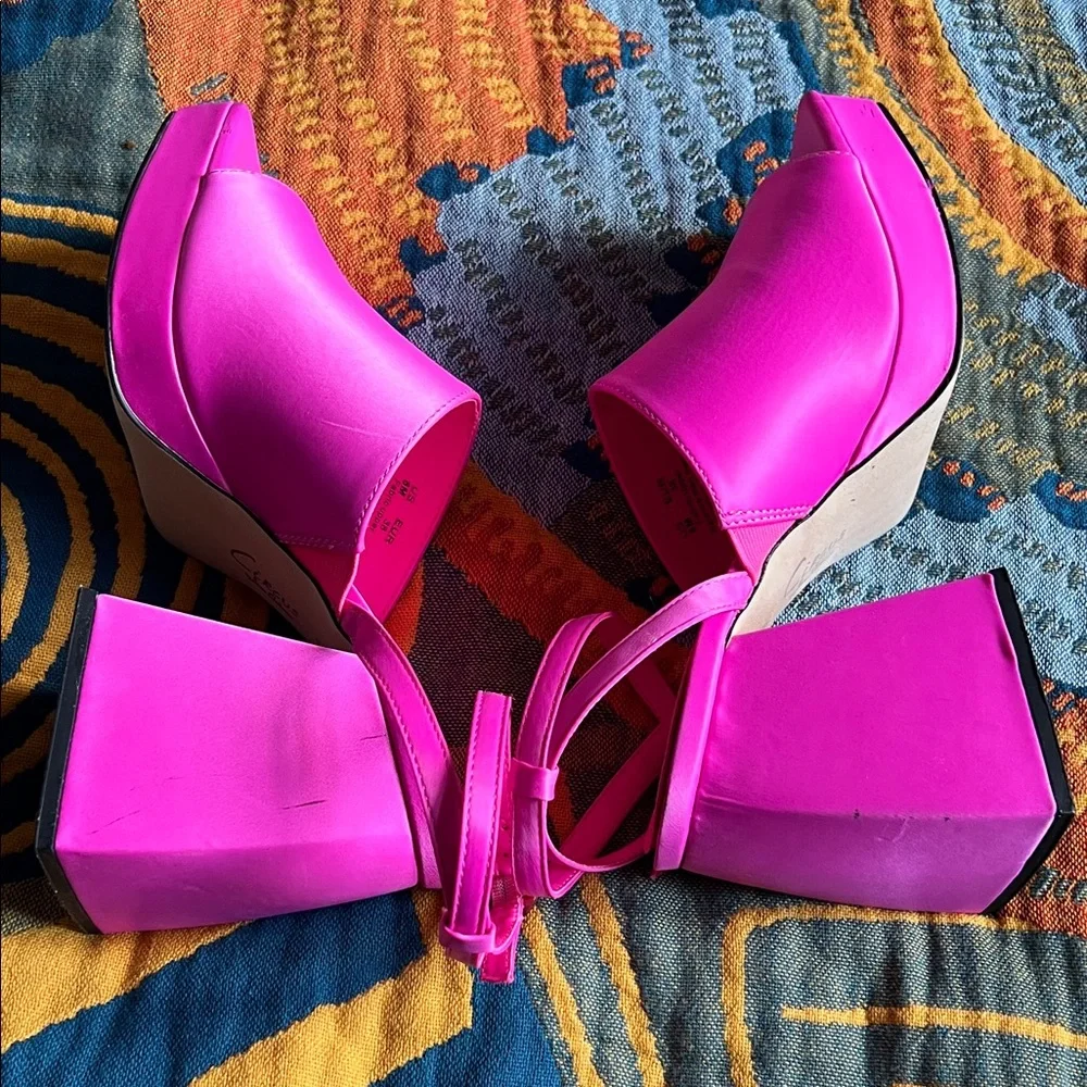 Circus by Sam Edelman Fuchsia Platform Heels
